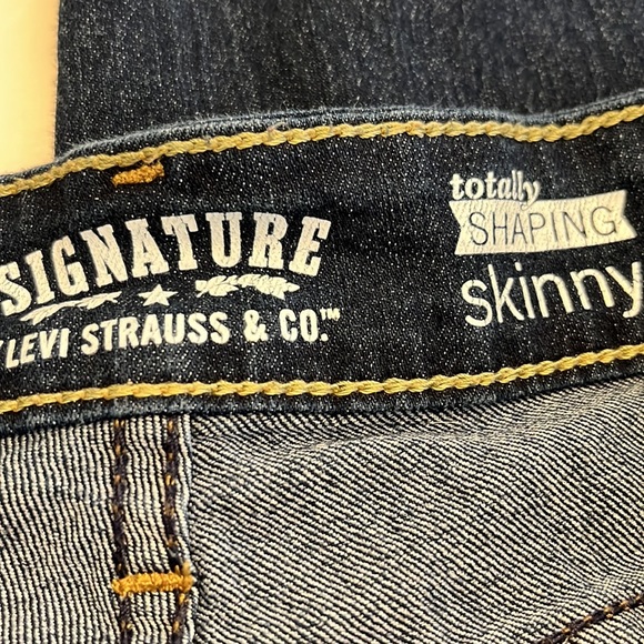 Levi’s - Picture 2 of 5